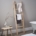 Ladder tegen muur in badkamer